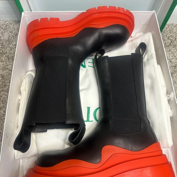 Bottega Veneta Black and Orange Tire Chelsea Boots - Picture 2 of 2
